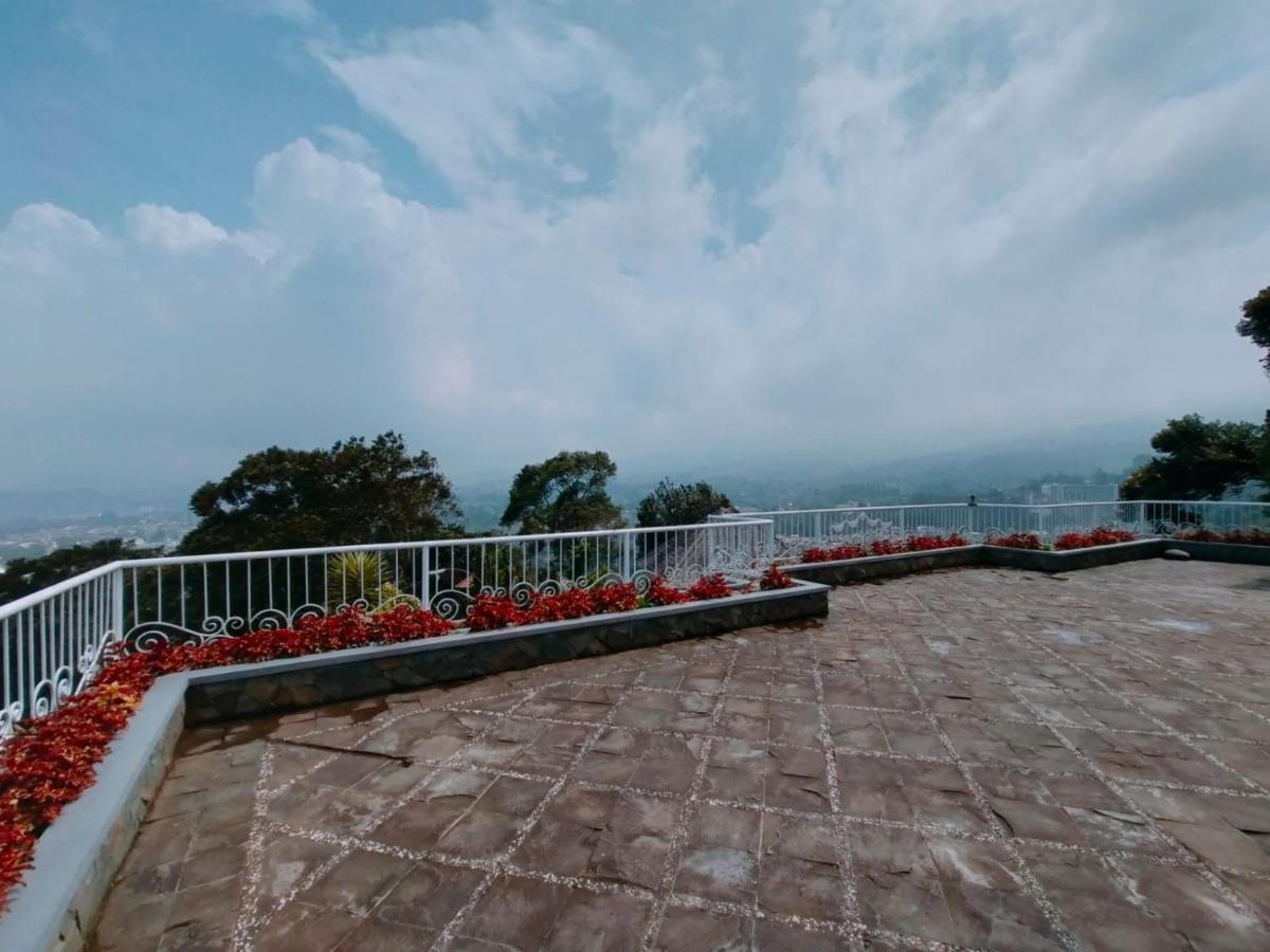 Villa Santika Puncak Pass Cimacan Exterior foto