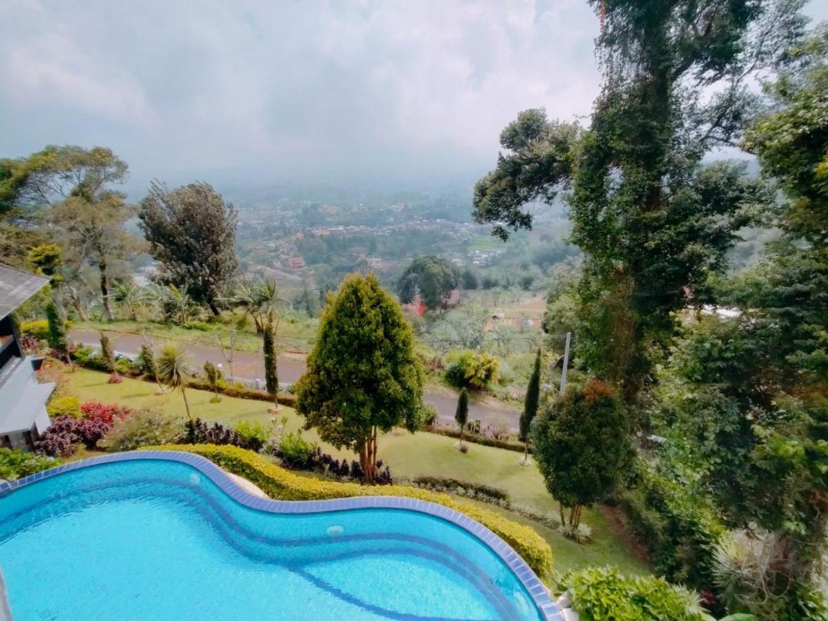Villa Santika Puncak Pass Cimacan Exterior foto